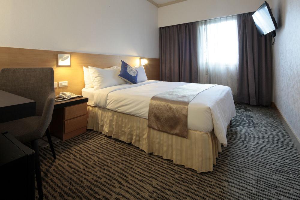 Lincoln Hotel Тайнань Экстерьер фото