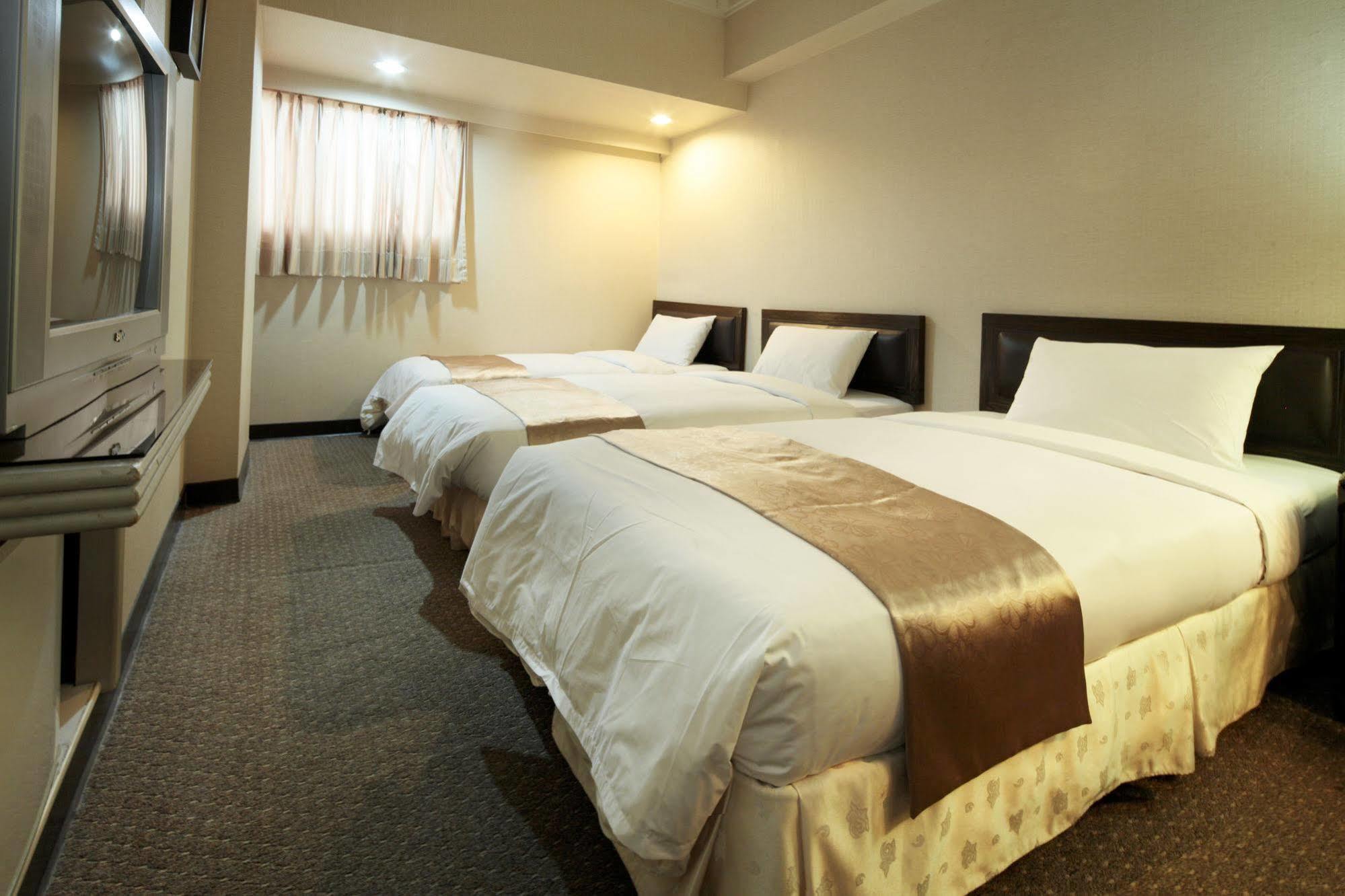 Lincoln Hotel Тайнань Экстерьер фото