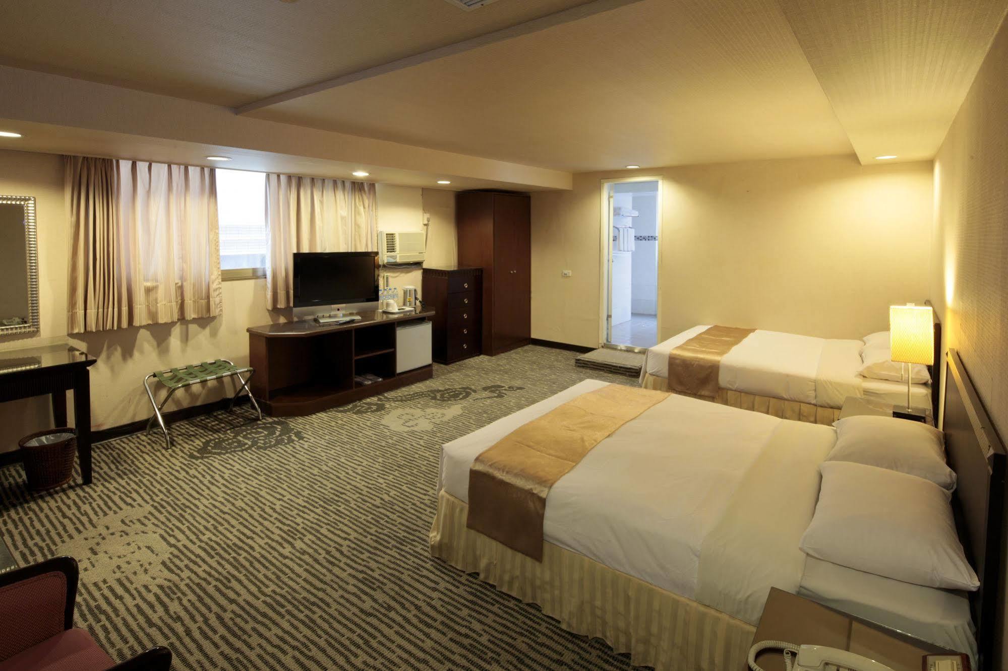 Lincoln Hotel Тайнань Экстерьер фото