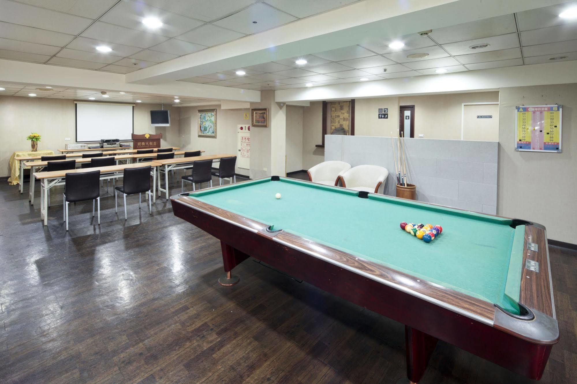 Lincoln Hotel Тайнань Экстерьер фото